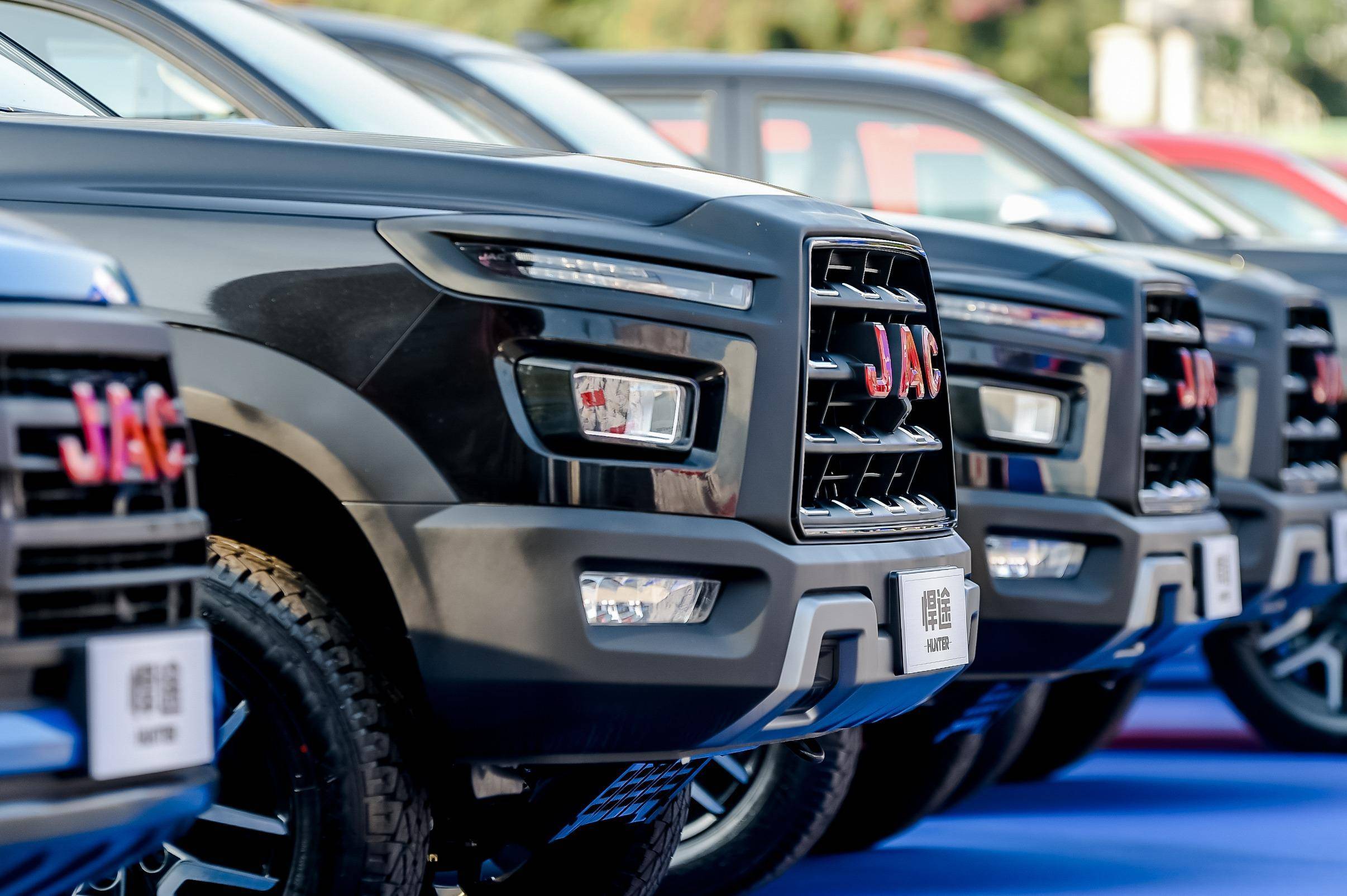 鯊魚(yú)王多變體汽車智能皮卡后箱蓋